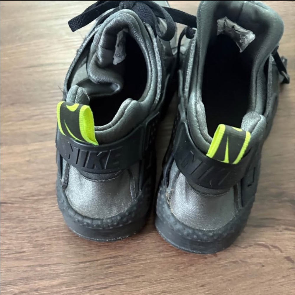 NIKE Black/Gray Huarache sneakers kids size 7y - Picture 3 of 5